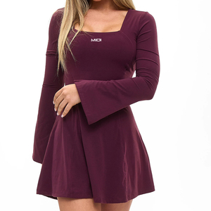 ملابس رياضية نسائية مخصصة بأكمام طويلة، تنورة تنس مطوية ضيقة مرنة للتمارين الرياضية مع شورت داخلي - Product Image 1