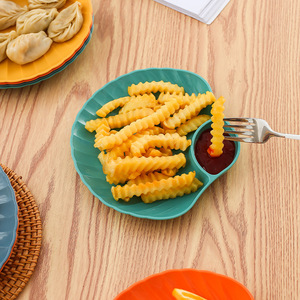 Shell Shape Plastic Plates With Dipping <b>Sauce</b> Compartment For Snacks And Meals 4 Pack - Product Image 2