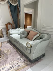 Sofá Clásico de Estilo Francés para Tres Personas, Tapizado en Tela Verde Claro, Ideal para Muebles de Club o Villa - Product Image 1