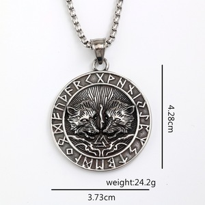 Collier pendentif vintage en acier inoxydable, double têtes de loup, lettrage viking, motif animal, design géométrique, bijoux unisexe, cadeau - Product Image 5