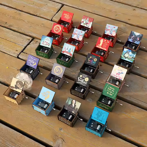 Mini boîte à musique en bois à manivelle de style vintage exquise sans batterie avec une chanson pour les enfants et les cadeaux d'anniversaire - Product Image 6