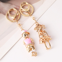 Porte-clés de voiture en émail coloré motif dessin animé garçons et filles, pendentif goutte d'huile, pour couple, cadeau idéal