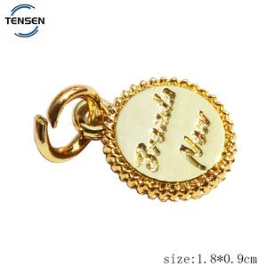 Fournisseur d'étiquettes de bijoux en métal gravé avec logo personnalisé forme ronde pendentif à breloques en métal couleur or <span class=keywords><strong>pour</strong></span> <span class=keywords><strong>collier</strong></span> - Product Image 2