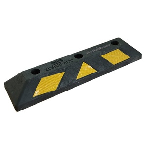 Fermaruota per Garage OLIVER, Limitatore di Parcheggio in Gomma e Plastica, Blocco di Retromarcia per Auto - Product Image 1