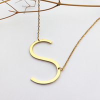 Pendentifs Lettre S Collier En Acier Inoxydable Collier De Carta Lettre Collier Bas quantité minimale de commande Collier Lettre Charms Plaqué Or