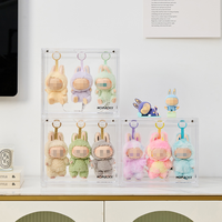 Échantillon à faible quantité minimale de commande fourni stocké de haute qualité carré PS en plastique suspendu boîte de rangement empilable jouet vitrine pour Labubu
