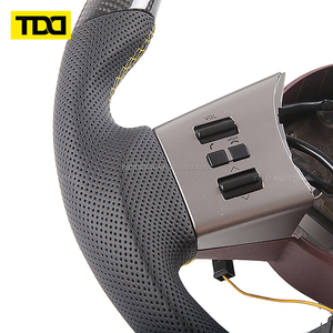 Volant en fibre de carbone véritable TDD compatible avec Nissan Frontier Xe 4x4 Navarra 2004 - 2013 - Product Image 2