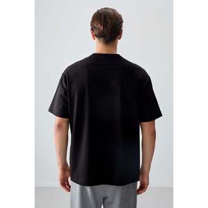เสื้อยืดผู้ชายพิมพ์ลาย Air Jones สีดำทรงโอเวอร์ไซส์ ผ้าคอตตอนผสมเนื้อนุ่มหนา สไตล์ลำลองแนวสตรีท เหมาะสำหรับใส่ในชีวิตประจำวัน - Product Image 5