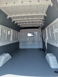 Furgoneta de Lujo de Alta Calidad, 4x4, Diésel, Manual, en Existencia - Product Image 5