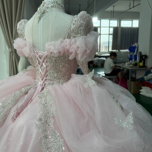 Vestido de Quinceañera Elegante Rosa Mc025 con Cuentas de Perlas en el Corpiño, Manga Larga Transparente y Espalda con Cordones, Estilo Princesa, Jancember - Product Image 5