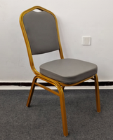 Chaise de restaurant fabriquée en Chine, robuste et résistante, chaise de salle d'événements, chaise de banquet empilable avec cadre en métal doré, en vente