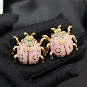 Pendientes <span class=keywords><strong>de</strong></span> <span class=keywords><strong>mariquita</strong></span> con incrustaciones <span class=keywords><strong>de</strong></span> diamantes <span class=keywords><strong>de</strong></span> moda Retro para mujer, joyería <span class=keywords><strong>de</strong></span> aro <span class=keywords><strong>de</strong></span> aleación <span class=keywords><strong>de</strong></span> moda <span class=keywords><strong>de</strong></span> gama alta, versátil altamente personalizada - Product Image 5