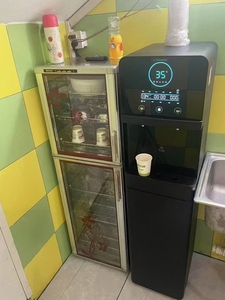 Distributeur d'eau intelligent autonome en plastique, écologique, à chargement par le bas, chaud/froid, pour usage domestique et hôtelier, avec osmose inverse 5 étapes - Product Image 3