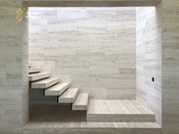 Marches d'escalier en travertin argenté sur mesure YUSHI, escalier en pierre naturelle personnalisé pour projet d'hôtel de luxe ou de villa