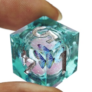 MINI PLANET Vente en gros de dés D6 personnalisés à cœur liquide en forme de papillon, dés à 6 faces faits à la main pour les jeux de rôle sur plateau, accessoires DND D6, cadeau - Product Image 1