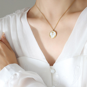 Collier ras du cou en acier inoxydable 18K or clair, personnalité de luxe rétro émail goutte à goutte huile <span class=keywords><strong>rose</strong></span> pendentif 2022 - Product Image 1