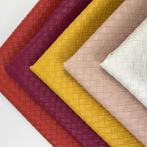 Láminas de Cuero Sintético PU Ecológicas con Textura Trenzada y Relieve, Brillantes, para Lazos para el Cabello, Disfraces DIY y Sofás - Product Image 3