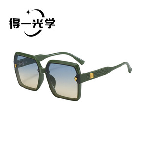 Square <b>Sunglasses</b> Black PC Frame UV400 Women Fashion - Product Image 3