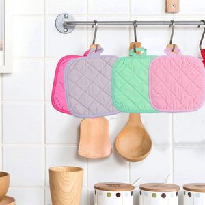 Pads de cuisine matelassés en coton résistants à la chaleur, multicolores, avec boucle de suspension - Product Image 3