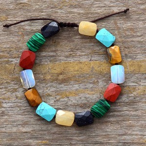 สร้อยข้อมือลูกปัดหินธรรมชาติ 7 สี ทำด้วยมือ ปรับขนาดได้ เครื่องประดับสำหรับทุกเพศ ของขวัญ ดีไซน์เรขาคณิต - Product Image 1