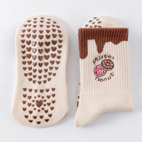 Chaussettes de yoga personnalisées pour femmes, mi-mollet, antidérapantes, broderie donut, chaussettes de sport professionnelles pour Pilates, vente en gros