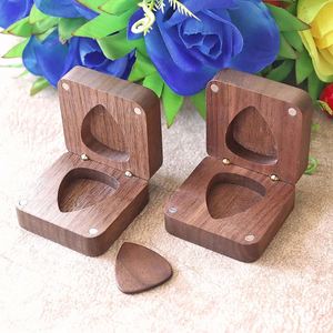 Caja de Regalo de Madera Hecha a Mano al por Mayor, Caja de Almacenamiento para Púas de Guitarra de Madera de Nogal Natural - Product Image 4