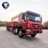 Camion-grue SINOTRUK HOWO durable, camion-grue lourd multi-usage, équipé d'une grande hauteur de levage