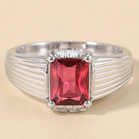 Mylove Maßgefertigter Schmuck Messing Silberbeschichtet Smaragdschliff Rubinroter CZ-Stein Gerippter Breiter Ring für Frauen Jubiläumsgeschenk