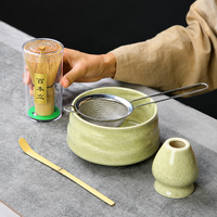 Ensemble de matcha en céramique fait main avec bol à matcha, fouet en bambou, cuillère, tamis, support pour fouet, boîte cadeau, vente en gros