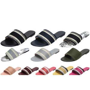 <span class=keywords><strong>Sandali</strong></span> di design all'ingrosso pantofole con ricamo spiaggia piatta <span class=keywords><strong>sandali</strong></span> di lusso da donna di design di lusso pantofole da donna - Product Image 4