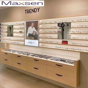 Arredamento per Negozi di Occhiali e Lampade/Lanterne LED - Soluzioni Espositive Personalizzabili, Impermeabili e Durevoli per il Retail - Product Image 1