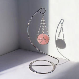 고품질 로즈 쿼츠 볼 홀더 크리스탈 펜듈럼 탁상 스탠드 크리스탈 선캐쳐 탁상 스탠드 선물 도매 - Product Image 4