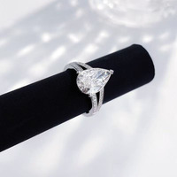 Anello di Lusso con Diamante Sintetico a Goccia, Taglio a Pera, in Platino PT950, Gioiello Raffinato per Fidanzamento e Matrimonio