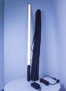 Luz LED de Tubo AMARANNN T4C RGBWW de Color Completo Usada, 40W, para Fotografía y Video - Product Image 1
