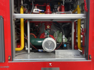 Personnalisable pour <span class=keywords><strong>Scania</strong></span> New 394HP Diesel Pumper Fire Truck 4x2 Drive Wheel avec mousse Air comprimé Rescue Tanker Operations - Product Image 6
