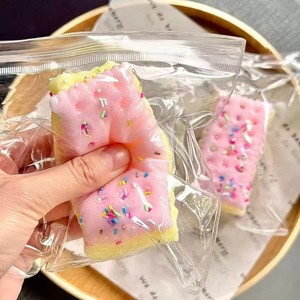 MXL Novelty - Galletas de Sándwich de Juguete, Juguetes de Goma TPR de Rebote Lento, Juguete Suave para Aliviar la Ansiedad y la Presión, para Mayores de 14 Años - Product Image 1