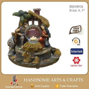 4.5 pulgadas resínico artículos religiosos hogar funcionalidad decoración <span class=keywords><strong>Sagrada</strong></span> <span class=keywords><strong>Familia</strong></span> estatua giratorio caja de música - Product Image 2