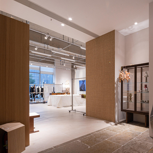 Juego de Muebles de Madera Maciza de Alta Calidad, Vitrina de Exhibición, Diseño Interior de Boutique de Ropa, Solución Integral para Proyectos - Product Image 5