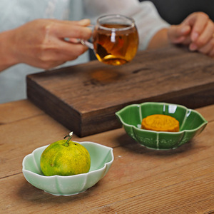 Assiette à fruits en céramique de style chinois en forme de fleur, petit plat à thé et à collations, bol à dessert et à condiments fait main pour la maison et les fêtes - Product Image 1