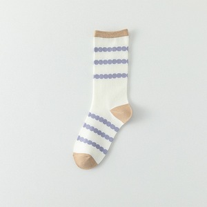 Calcetines de algodón a rayas en contraste para mujer, calcetines deportivos informales versátiles de estilo coreano, calcetines hasta media pantorrilla para primavera y otoño - Product Image 3