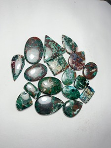 Pierres précieuses en malachite, formes variées, polies, vertes, rouges, blanches, bleues, pour la création de bijoux - Product Image 2
