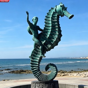 YOUFINE Sculpture de garçon chevauchant un hippocampe en bronze vert patiné antique, statue géante d'hippocampe pour la décoration de plage et de place côtière - Product Image 1