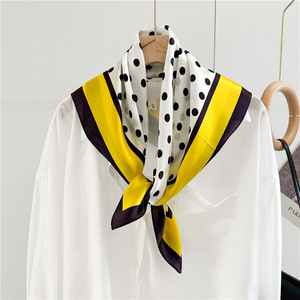 Foulard en <span class=keywords><strong>soie</strong></span> léger 70x70 Plusieurs couleurs Cadeau toutes saisons - Product Image 2