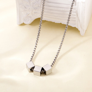 <span class=keywords><strong>Collana</strong></span> da <span class=keywords><strong>uomo</strong></span> con ciondolo a cubo piccolo in resina lampeggiante, in acciaio inossidabile placcato <span class=keywords><strong>oro</strong></span>, stile INS di tendenza, regalo di compleanno, per la vita quotidiana - Product Image 3