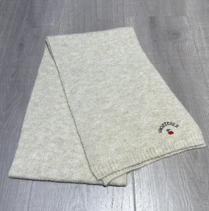Bufandas bonitas y suaves tejidas de fábrica más vendidas con bordado a máquina de cerezas Bufandas de material de lana mixta