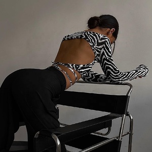<span class=keywords><strong>Top</strong></span> court à manches longues pour femme, haut <span class=keywords><strong>dos</strong></span> <span class=keywords><strong>nu</strong></span> imprimé noir et <span class=keywords><strong>blanc</strong></span> - Product Image 3