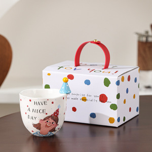 Tazas de café de cerámica con diseño de dibujos animados, con tapa de gorro de fiesta, juego en caja de regalo para celebración de cumpleaños - Product Image 5