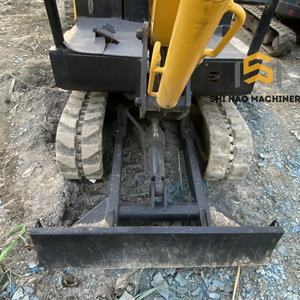 Miniexcavadora Usada KOMATSU PC20 de 2 Toneladas, Alto Rendimiento para Trabajos Agrícolas y Proyectos Domésticos - Product Image 3