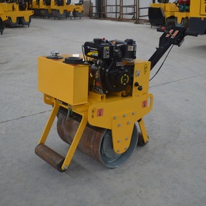 Rodillo Compactador de Asfalto Pequeño, de Tipo Asiento, Accionado por Pedal, con Función de Llenado y Vibración - Product Image 2
