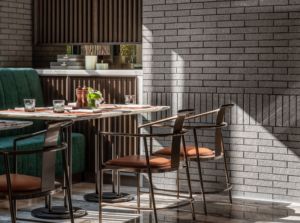 Barra de Bar de Lujo Personalizada de Madera Sólida para Hotel y Restaurante con Diseño Moderno y Construcción Duradera - Product Image 5